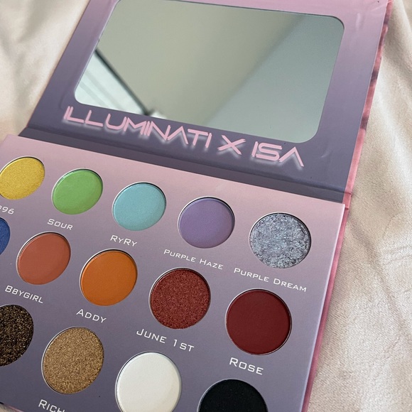 Illuminati eyeshadow - Picture 2 of 5